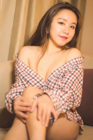 办公室玩翘臀大屁股熟妇_720高清迅雷在线观看